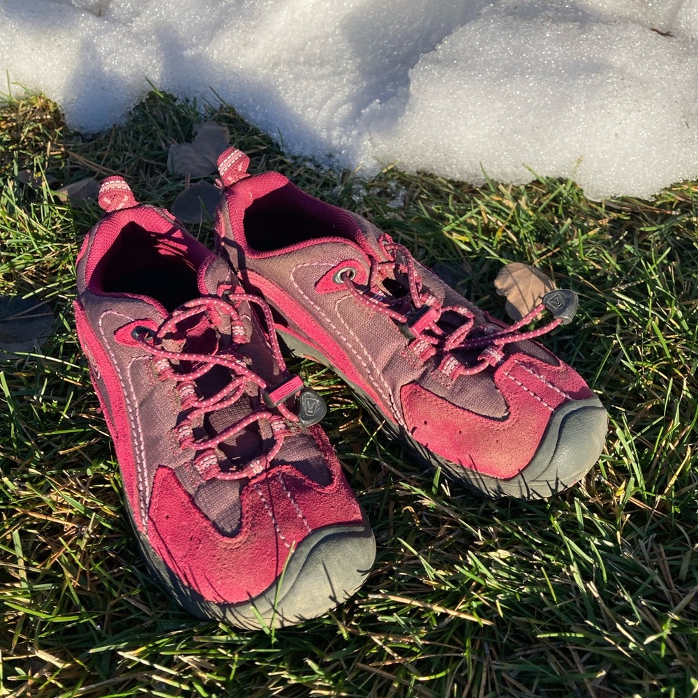 Keen Girls Low Hikers Size 4
